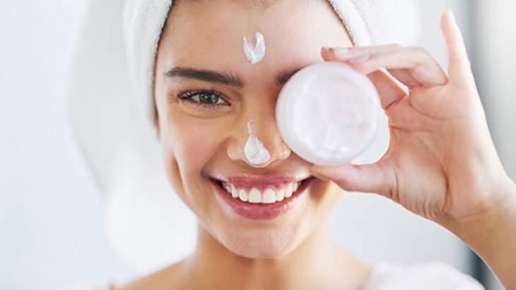 Không dùng sản phẩm dưỡng da chứa dầu