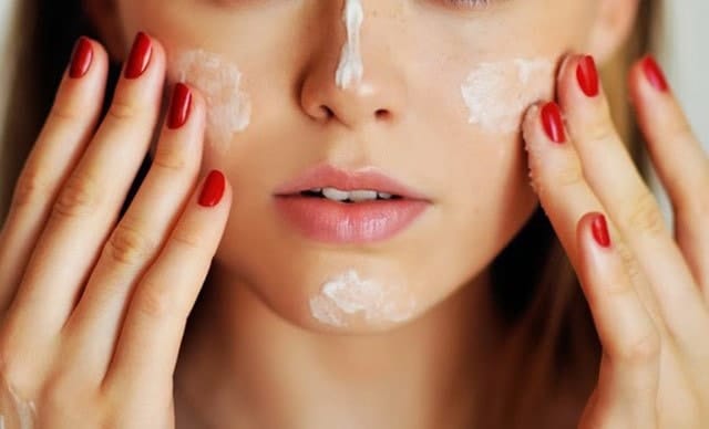 Dưỡng da đúng cách để hạn chế tình trạng đỏ da