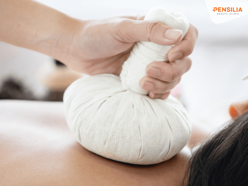 Chườm nóng làm giảm viêm vùng da bị tổn thương 