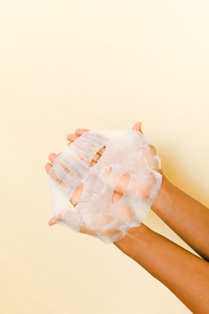 Đắp mặt nạ hút dầu
